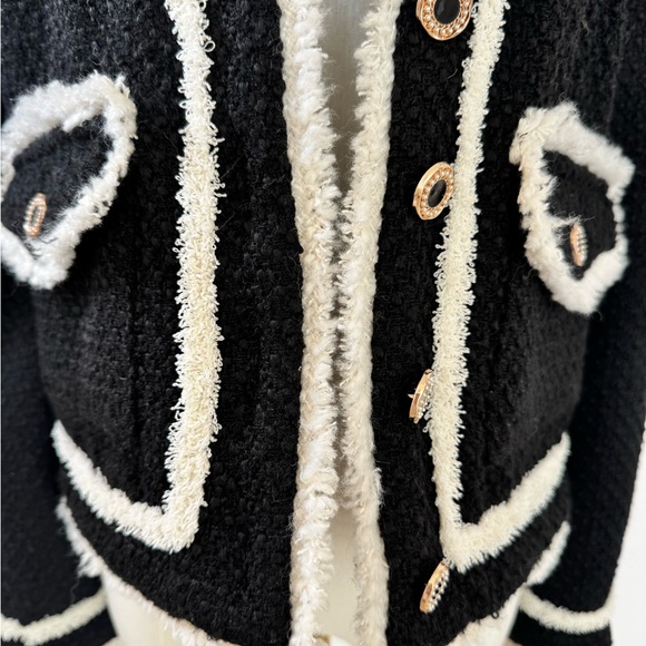 Chic Black and White Cardigan - Picture 4 of 7